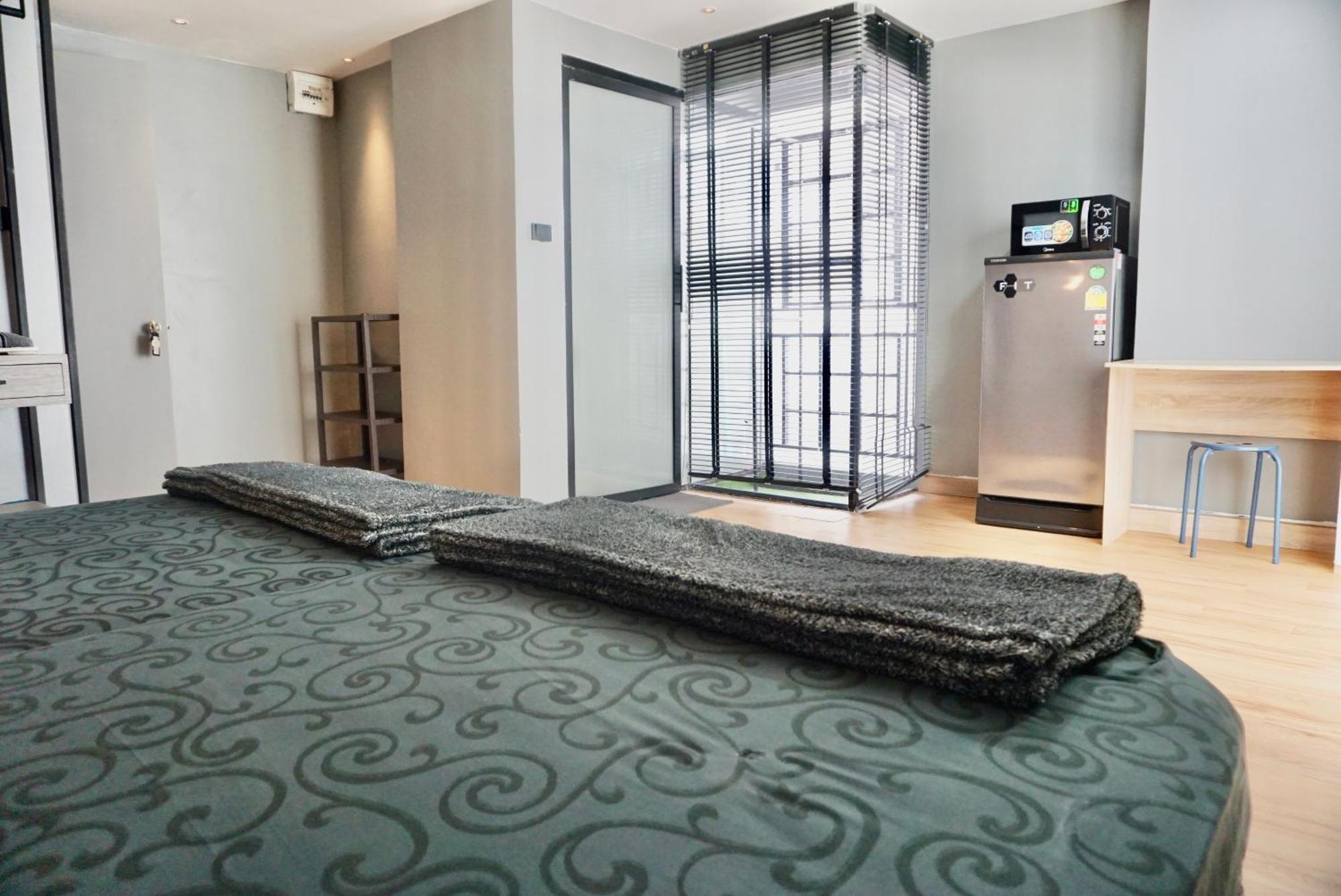 Hip And Funky Apartment Silom Soi 3, With Rooftop View Bangkok Dış mekan fotoğraf